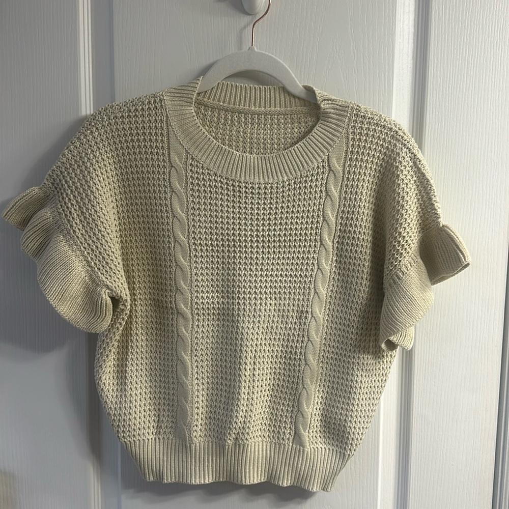 Women’s Ruffled Short Sleeve Round Neck Knitted Top Beige size Medium